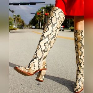 Vince Camuto Dreven Over The Knee Shortbread Snake Heels Boots OTK Womens SZ 8